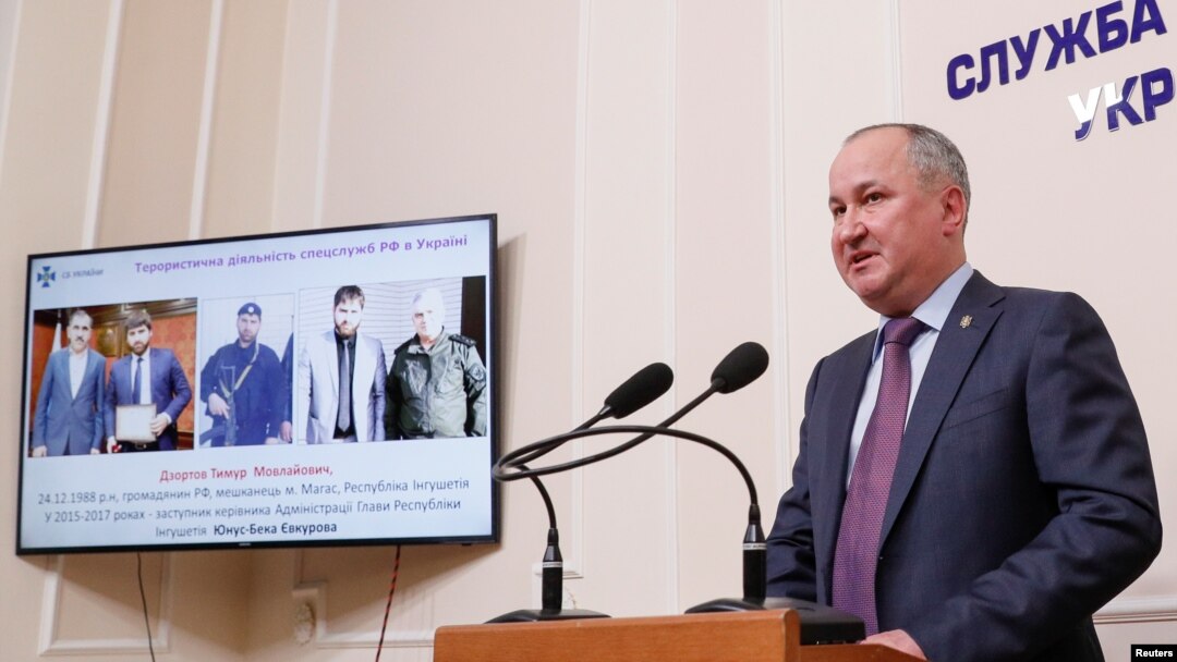 Kepala Badan Keamanan Ukraina atau SBU, Vasyl Hrytsak memberikan keterangan kepada media soal upaya sabotase kelompok teror Rusia yang digagalkan, Rabu (17/4). 