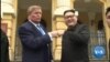 Donald Trump à Hanoi, rencontre un sosie de Kim Jong Un