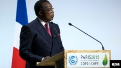 Le président congolais Denis Sassou Nguesso prononce un discours à Paris, France, 30 novembre 2015. epa/ ETIENNE LAURENT