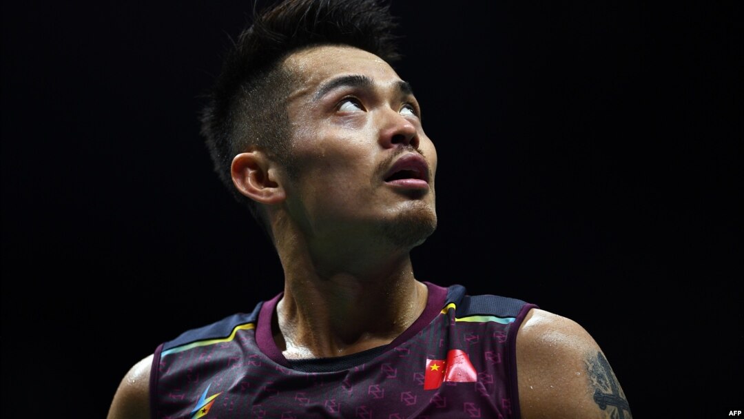 Reaksi Lin Dan, pebulu tangkis China, setelah memenangkan poin dalam laga melawan rekan senegaranya, Shi Yuqi, dalam laga tunggal putra turnamen World Championship di Nanjing, Provinsi Jiangsu, 2 Agustus 2018.
