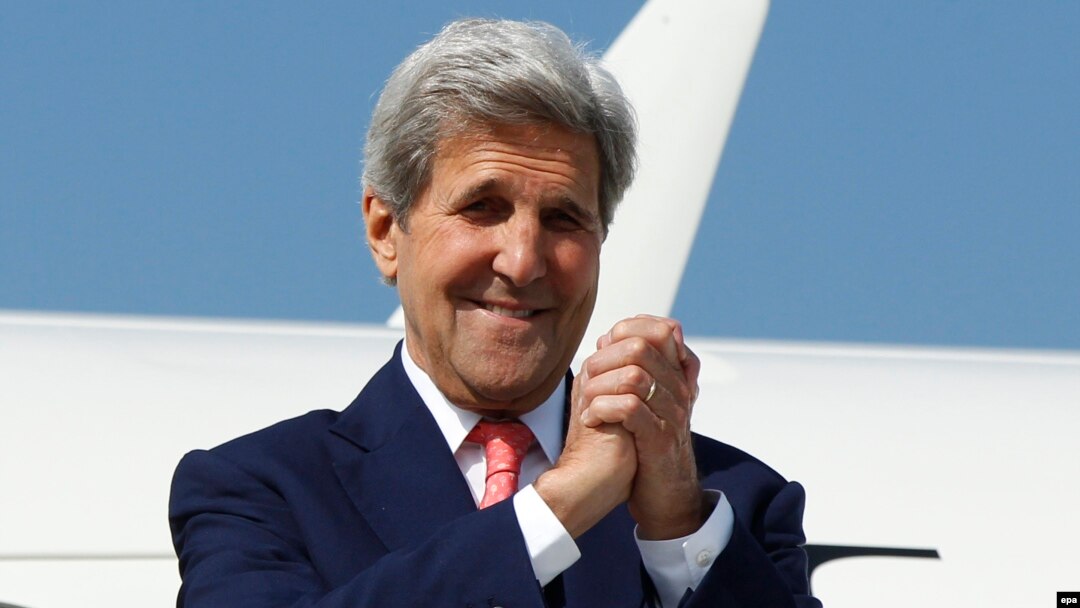 Ngoại trưởng Mỹ John Kerry tại phi trường quốc tế Tbilisi, Gruzia, ngày 7/7/2016.