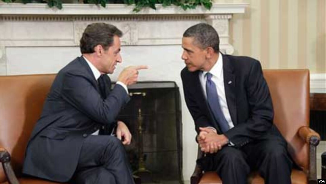Presiden Nicolas Sarkozy (kiri) dan Presiden Barack Obama dalam pertemuan di Gedung Putih, Senin 10 Januari 2010.