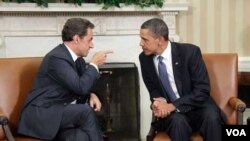 Presiden Nicolas Sarkozy (kiri) dan Presiden Barack Obama dalam pertemuan di Gedung Putih, Senin 10 Januari 2010.