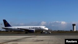 Un avion de Cyprus Airways se prépare à décoller de l'aéroport de Larnaka le 9 janvier 2015.