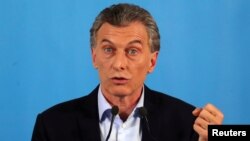 El presidente de Argentina, Mauricio Macri, anuncia la reducción del número de ministerios.