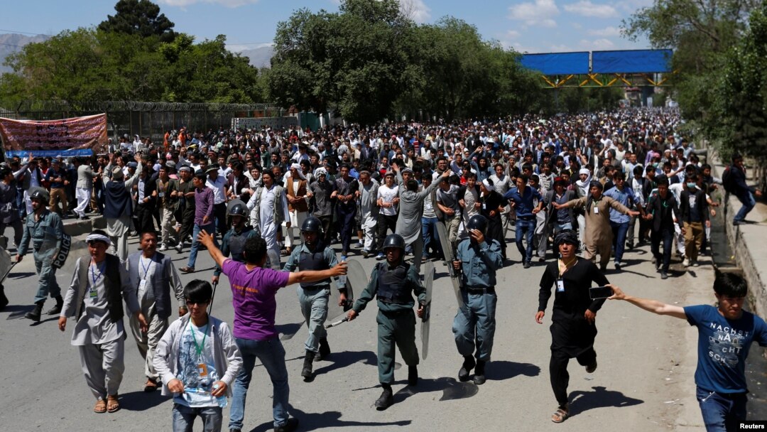 Warga etnis minoritas Hazara melakukan protes di Kabul, Afghanistan (16/5) atas mimimnya upaya pemerintah menangani berbagai penculikan (foto: dok).
