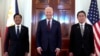 美国总统拜登、菲律宾总统小马科斯（左）和日本首相岸田文雄2024年4月11日在白宫举行三方峰会。