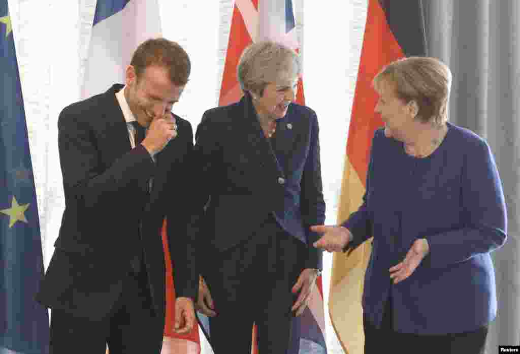 خنده سران فرانسه، بریتانیا و آلمان در نشست سران اتحادیه اروپا در شهر صوفیه پایتخت بلغارستان. &nbsp;