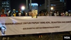 Aksi protes damai di Jakarta untuk mendesak pemerintah menyelesaikan sejumlah persoalan di Papua. (Foto: Dok)