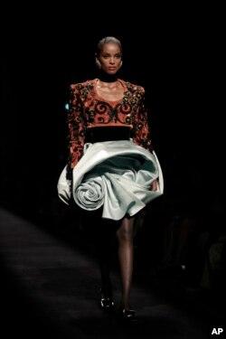 Paris Fashion HC FW 22/23 Schiaparelli