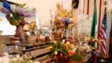 در گوشه ای از ساختمان کنگره آمریکا، سفره آرایی نوروزی به همراه گل&nbsp; انجام شده بود.