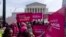 Activistas por el derecho al aborto se manifiestan frente a la Corte Suprema, el 26 de marzo de 2024, en Washington, EEUU. 