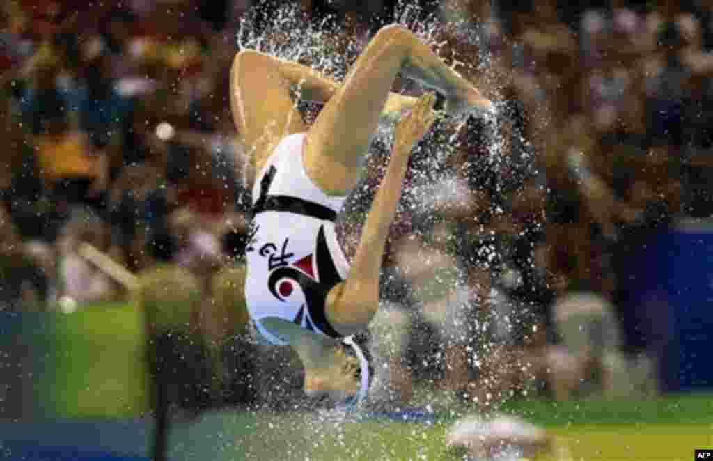 The Mexican team compete in the synchronised swimming Teams Free event, at the FINA Swimming World Championships in Shanghai, China, Saturday, July 23, 2011. (AP Photo/Eugene Hoshiko)