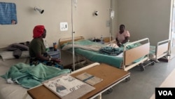 Female patients chat in the gynecology ward at Chinhoyi Provincial Hospital in Chinhoyi, Zimbabwe, Sept. 17, 2024. (Columbus Mavhunga/VOA) 