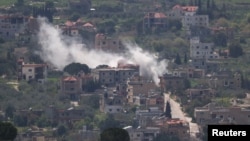 黎巴嫩南部靠近以色列边境附近升起硝烟。(2026年4月13日)