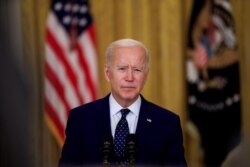 Presiden AS Joe Biden menyampaikan sambutan tentang Rusia di Ruang Timur di Gedung Putih di Washington, 15 April 2021. (Foto: Reuters)
