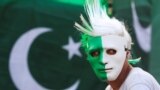 یک باغ آفتابگردان در یونان.