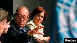 FILE- Jean Ziegler (2nd R), UN Special Rapporteur on the Right to Food, speaks with a translator during a news conference in Havana Nov. 6, 2007. 