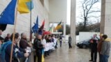 Лісабон<br />
<br />
&quot;Сьогодні терпець в українського народу увірвався. Ми не хочемо більше бути країною експорту мігрантів, соціального сирітства, покинутих сімей. Ми не хочемо, щоб на нас дивилися, як на тих, що забирають робочі місця у громадян ваших країн. Ми не хочемо жити зі страхом, що завтра нас депортують&quot;.