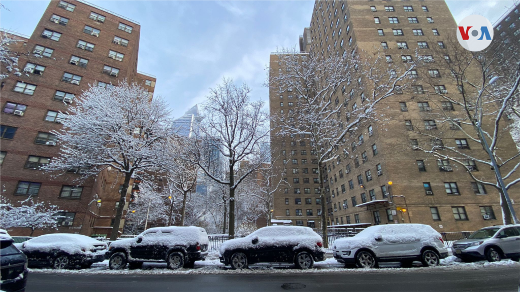 La tormenta cubría el viernes más partes del sur de Estados Unidos con nieve, lluvia helada y aguanieve.