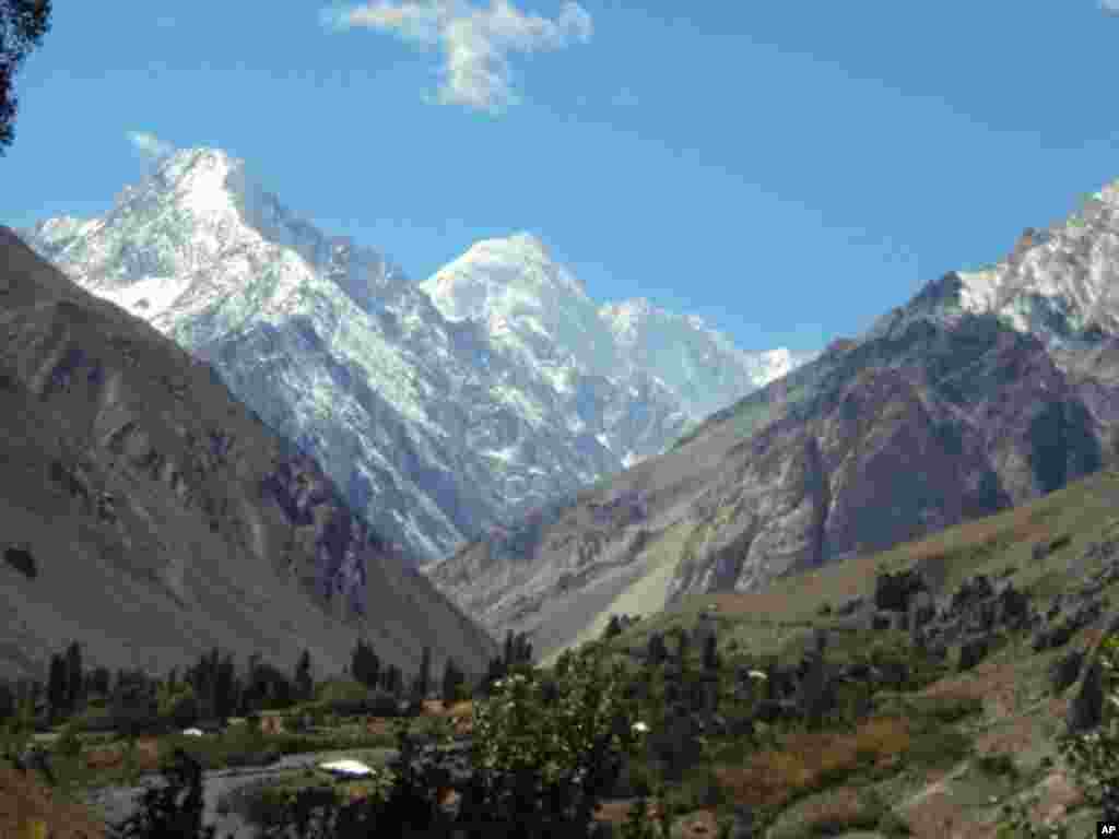 Bằng Danh Dự - Đường đèo gần Chitral, Pakistan (Ảnh: Faiz Ullah) 