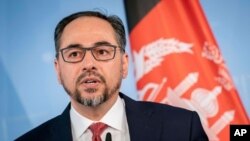 El entonces ministro de Relaciones Exteriores afgano, Salahuddin Rabbani, habla con los medios de comunicación en Berlín, Alemania, el 28 de junio del 2019.