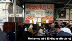 People queue for subsidized bread at a bakery equipped with a smart card system in Suez Canal city of Port Said, February 24, 2014. (Mohamed Abd El Ghany/Reuters)