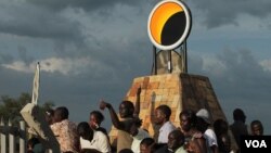 An eclipse monument was built just outside the village to commemorate the solar eclipse, in Pakwach, Uganda, Nov. 3, 2013. (H. Heuler/VOA News)