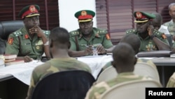 Le général Musa Sani Yusuf, à la tête de la cour martiale, lors d'une session à Abuja, le 2 octobre 2014.