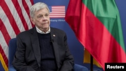 Джон Коул, специальный посланник президента США Дональда Трампа по Беларуси во время интервью агентству Reuters, Вильнюс, Литва, 16 сентября 2026 года.( Фото: Reuters/Янис Лайзанс)