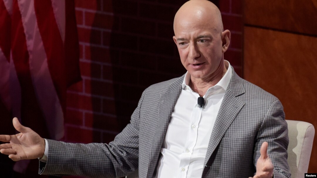 CEO Amazon, Jeff Bezos berkunjung ke Berlin 