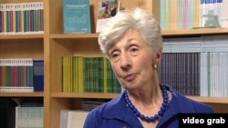 Doris Meissner, ex directora de Inmigración, opina que la crisis en la frontera se debe en gran parte a una ley obsoleta de inmigración.