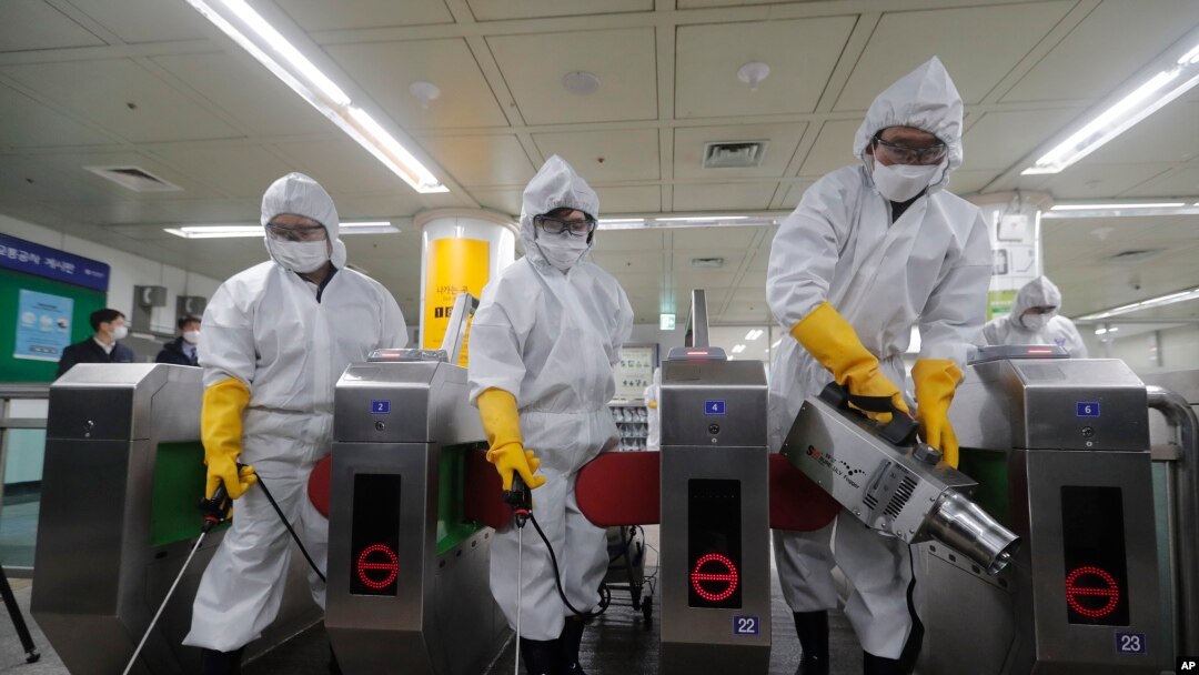 Najveći strah epidemiologa se obistionio danas kada je prvi zaraženi registrovan u Africi, Foto: (AP Photo/Ahn Young-joon)