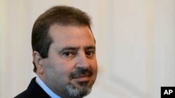 Foto de archivo del embajqdor Jamal al-Jamal, quien murió en una explosión en Praga.