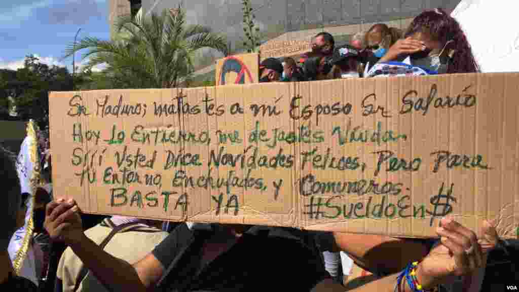 Sin embargo, semanas atr&#225;s medios locales y una ONG hablaban de un aumento no oficial, y a&#250;n no en Gaceta o bajo decreto presidencial, que dejaba el salario m&#237;nimo mensual en 1.200.000 bol&#237;vares o 1,14 d&#243;lares. El bono alimentaci&#243;n tambi&#233;n habr&#237;a subido.