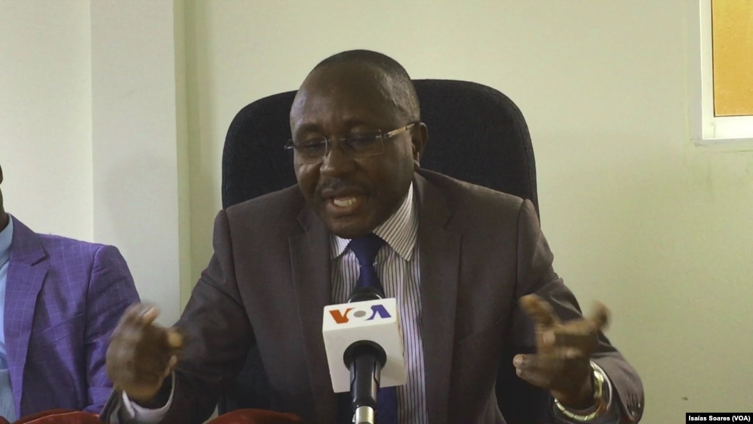 Guilherme Silva, presidente do Sinprof, Angola