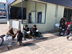 Many refugees are arriving at Istanbul’s bus station broke, exhausted and often sick after failing to cross the border into Greece. Formal aid organizations or journalists are not on the scene, March 20, 2020. (Courtesy of aid workers)