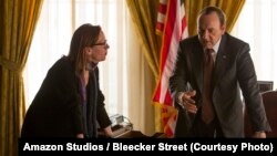 Sutradara Liza Johnson dan aktor Kevin Spacey dalam set film "Elvis & Nixon".