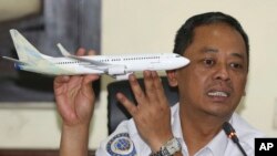 National Transportation Safety Committee investigator Nurcahyo Utomo during a press conference on the committee's preliminary findings on their investigation on the Lion Air crash, in Jakarta, Nov. 28, 2018. 