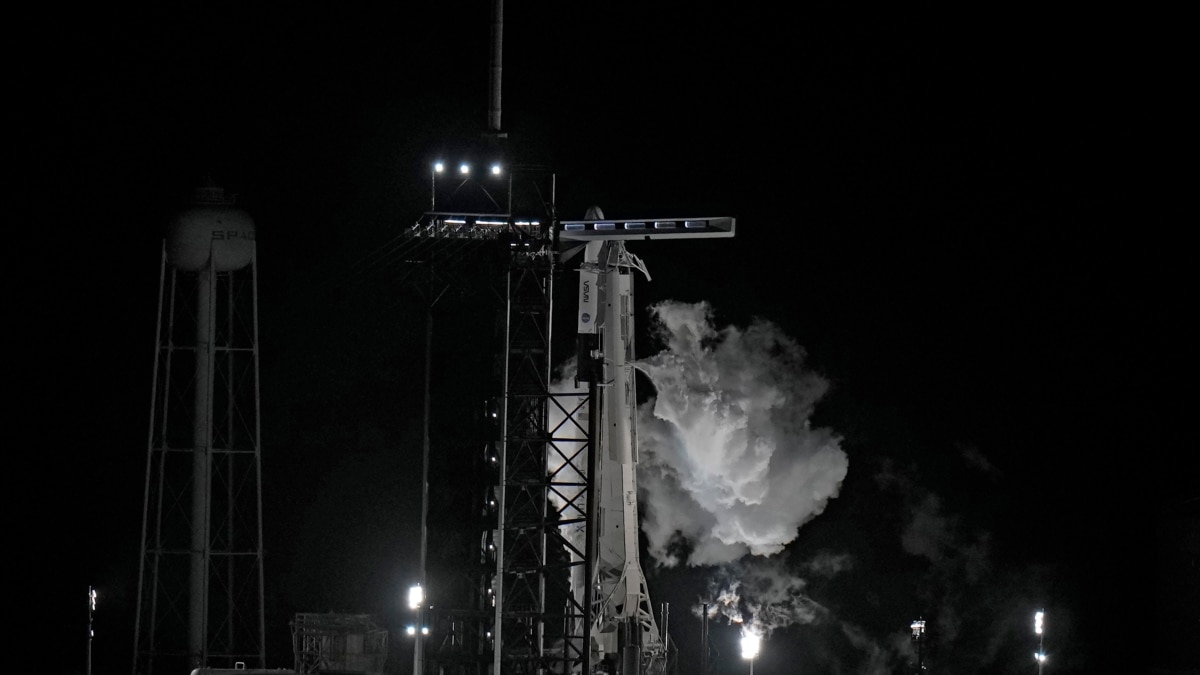 The launch of SpaceX with astronauts from the USA, UAE and Russia was canceled two minutes before the start