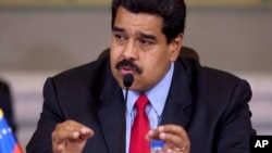 El presidente Nicolás Maduro dijo también que reclamaría al presidente Obama sobre el supuesto "centro de conspiración económica" que opera desde Miami contra su país.