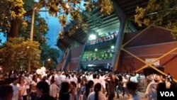 Dos países, dos estadios, un solo equipo: El Chape. Fotos: Esteban Colorado Alzate para la Voz de América.