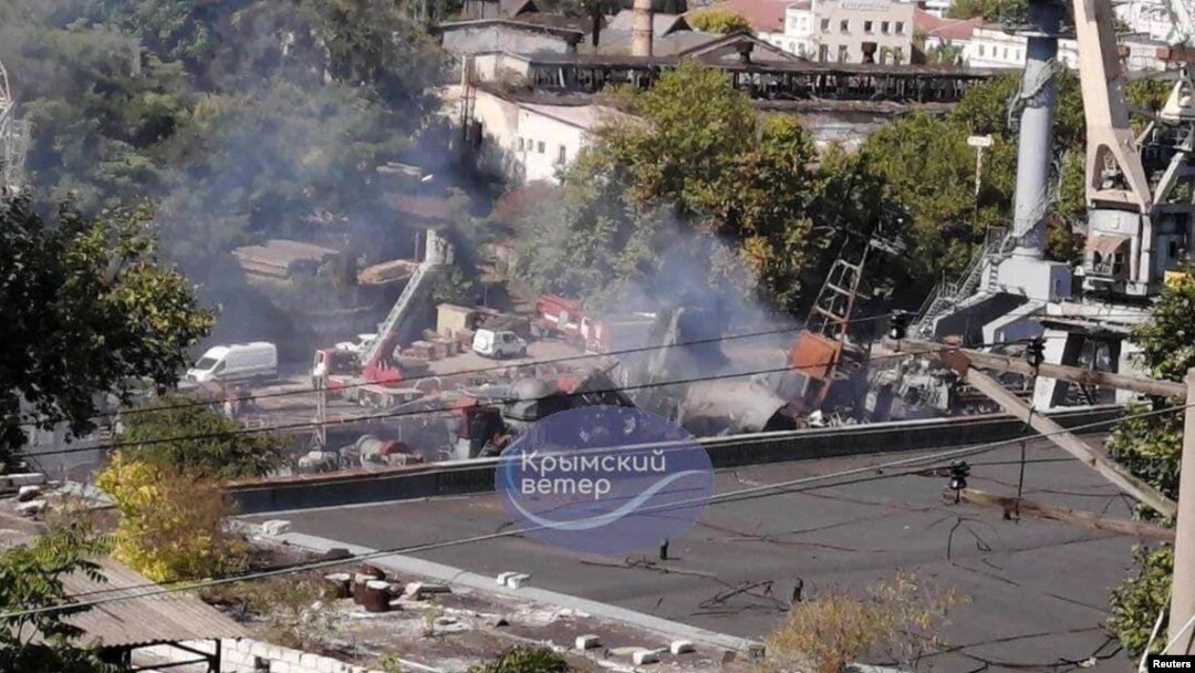Pogled na oštećeni ruski brod nakon ukrajinskog napada na Sevastopolj, Krim, 13. septembra 2023. godine. (Foto: Reuters/Telegram/Crimean Wind)