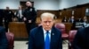 도널드 트럼프 전 미국 대통령이 18일 뉴욕 맨해튼 지방법원에서 열린 '성추문 입막음' 의혹 재판에 출석해 앉아 있다. 