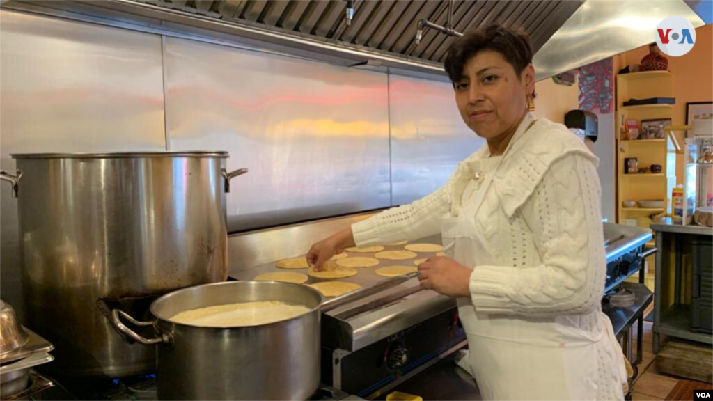 Desde Chiapas, México, trajo la semilla del maíz que sembró y es el insumo con el que prepara cientos de tortillas mexicanas al día. (Foto: Rosa Tania Valdés)