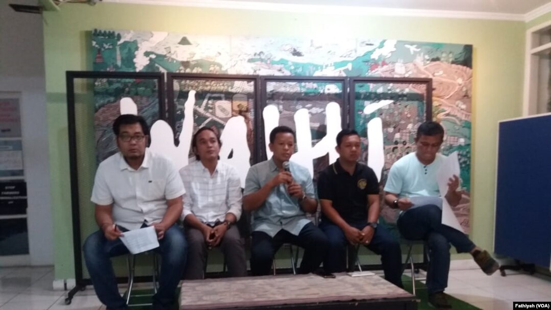 Konferensi pers tentang jelang pemilu 2019, konflik agraria makin marak di kantor Walhi Jakarta, Kamis, 21 Feruari 2019. (Foto: VOA/Fathiyah)