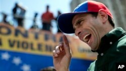 Henrique Capriles dijo que los venezolanos están cansados ya de la retórica y los discursos del gobierno.