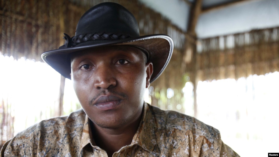  Bosco Ntaganda aronderwa na sentare mpuzamakungu ariko aha ikiganiro Reuters, i Goma, mu gihugu ca Congo.