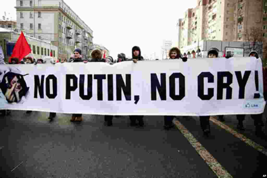 Protesters carried this sign and sang a modified version of the Bob Marley song "No Woman, No Cry." February 4, 2012. (VOA - Y. Weeks)