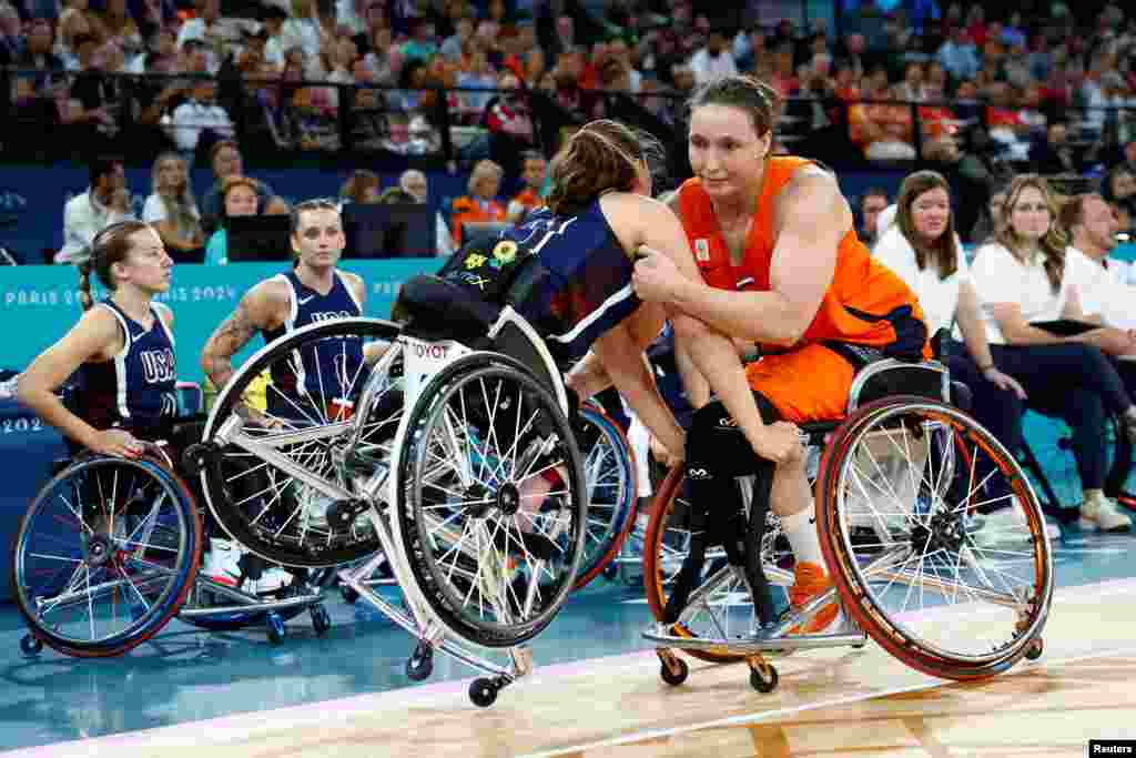 Mariska Beijer of Netherlands stops Kaitlyn Eaton of United States from falling during the women&#39;s wheelchair basketball gold medal match between Netherlands and United States in Paris 2024 Paralympics.